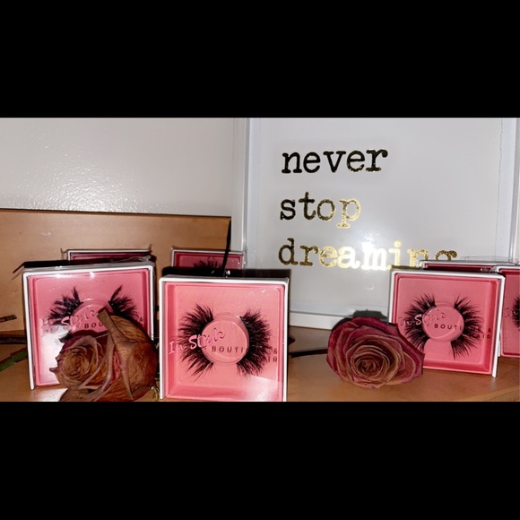 Lashes - Picture 1 of 2